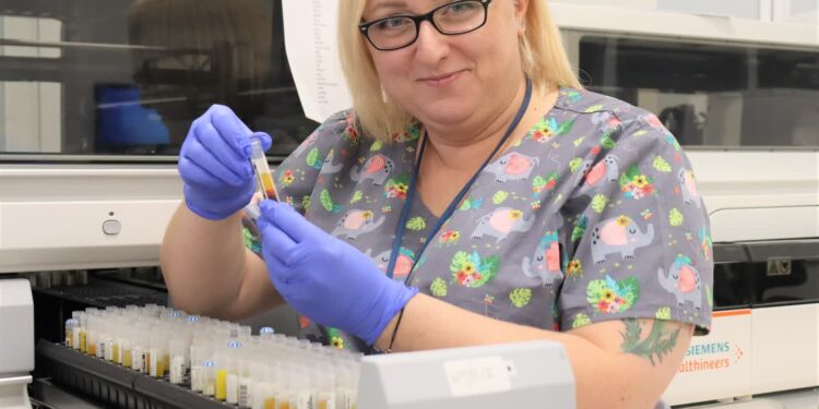 Marta Mackiewicz - Polska, z-ca kierownika Zakładu Diagnostyki Laboratoryjnej zaprasza na "Białą sobotę"