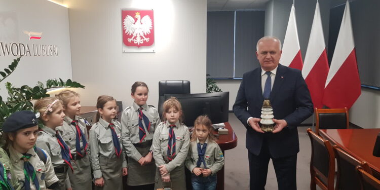 Autorzy najładniejszych kartek nagrodzeni przez wojewodę lubuskiego