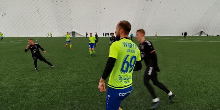 Warta remisuje z Polonią