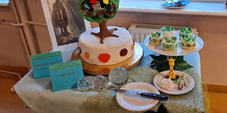 Karolina Sebzda - pierwsze miejsce w Turnieju na Najlepszego Ucznia w Zawodzie Cukiernik w Lubuskiem