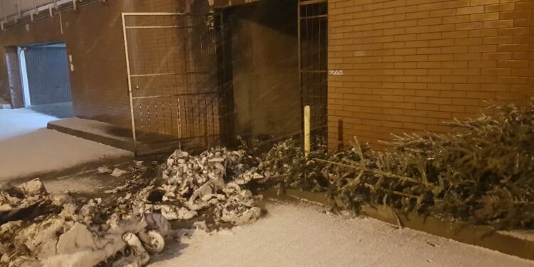Ktoś podpalał śmietniki. Strażacy ugasili od rana 7 pożarów altan
