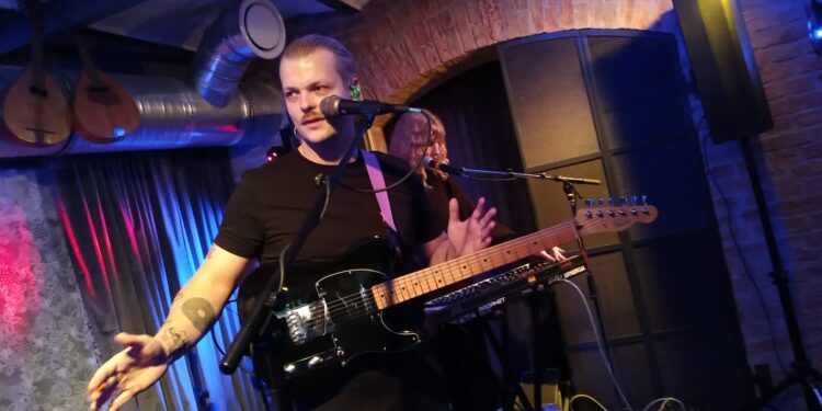 Błażej Król zagrał dla ludzi na zakręcie!