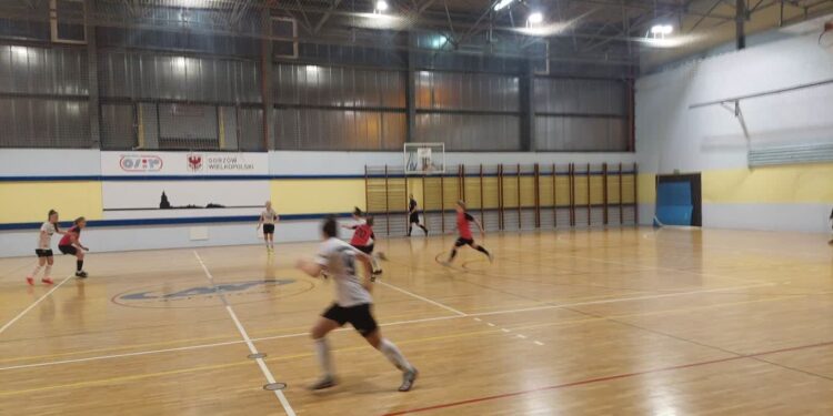 Gorzowianki postawiły się, ale przegrały z pierwszoligowcem