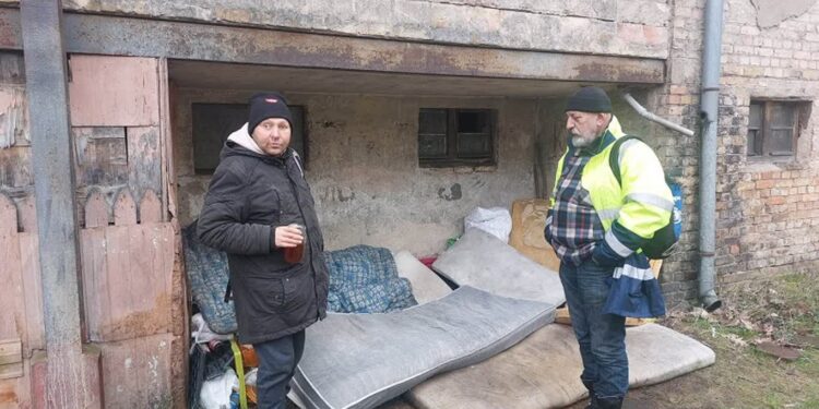 Bezdomnośc to ucieczka, bezradność czy wygoda?