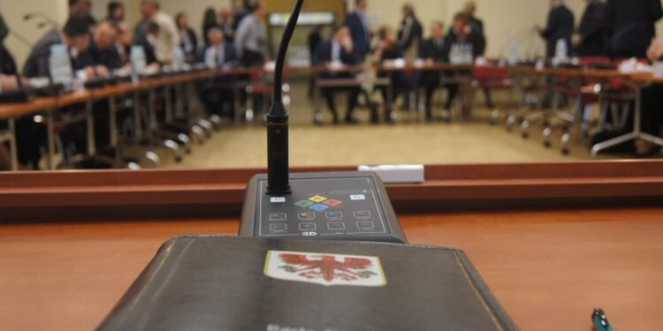 Radny Gorzowa z zarzutami i nieobecnością na sesjach