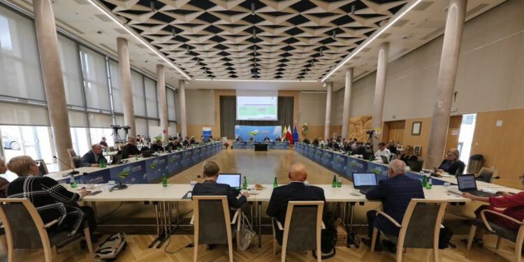 Wojewoda skarży statut sejmiku