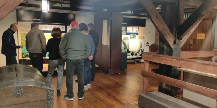 Niedzielne zwiedzanie gorzowskiego Spichlerza z archeologami