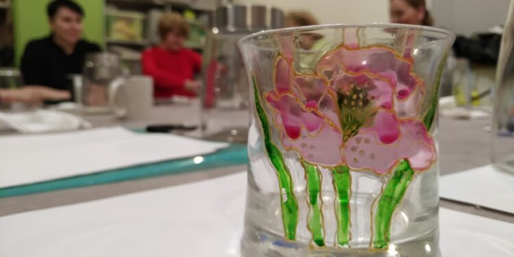 Odręczne witraże na warsztatach w Zodiaku