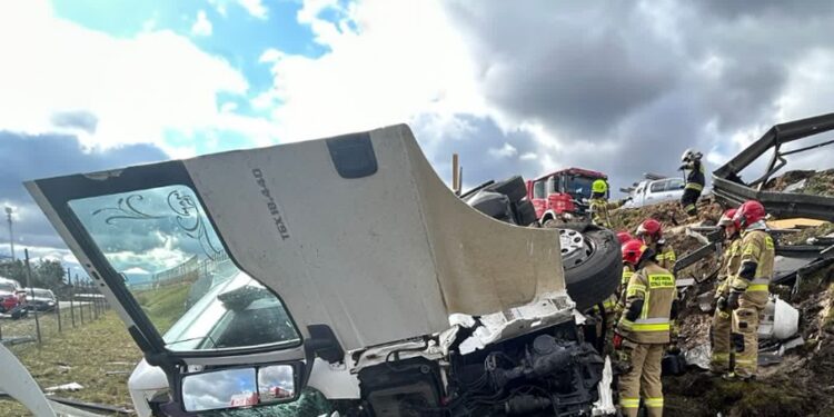 Wypadek w okolicach Deszczna. Są utrudnienia