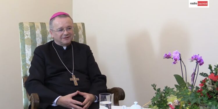 Komunikat biskupa ws. ataków na Jana Pawła II