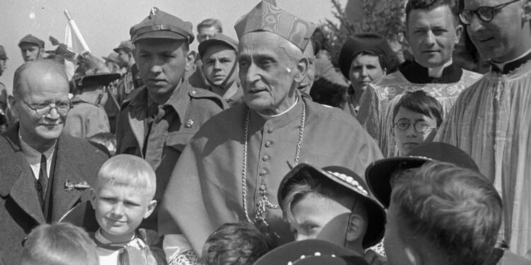 Ubeckie dokumenty kompromitujące kardynała Sapiehę niewiarygodne