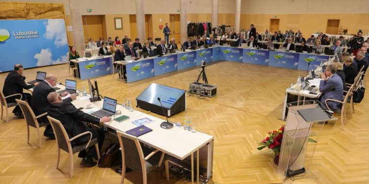 Na sesji sejmiku o mobbingu i nierównym traktowaniu pracowników