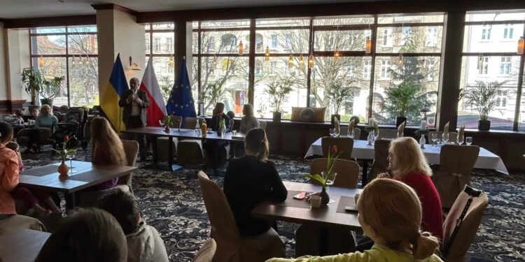 Ambasador RP spotkał się z mieszkańcami hotelu Mieszko