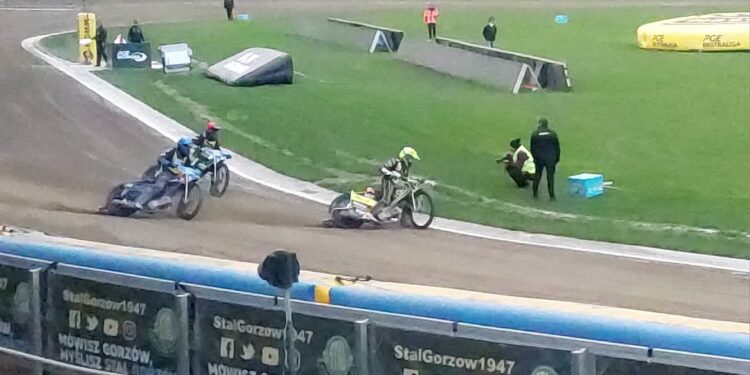 Młoda Stal zdeklasowała Włókniarza.