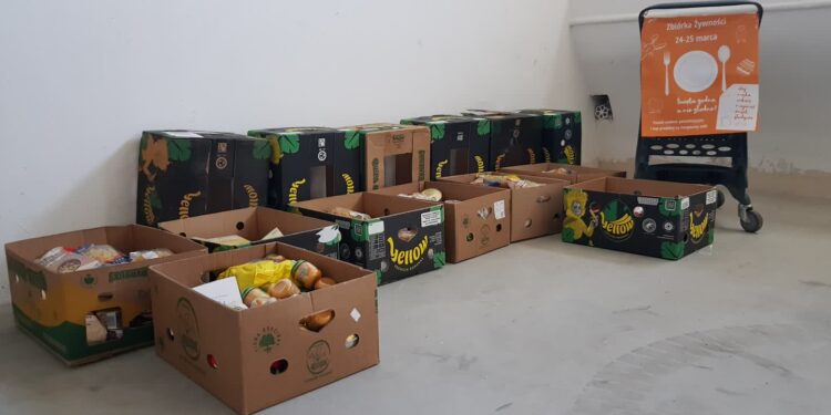 Malo jedzenia w koszyku Wielkanocnej Zbiórki Żywności w Gorzowie