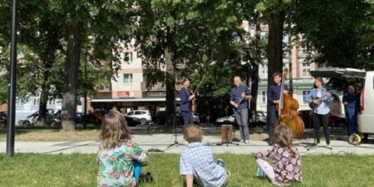 Filharmonicy znów zagrają na osiedlach