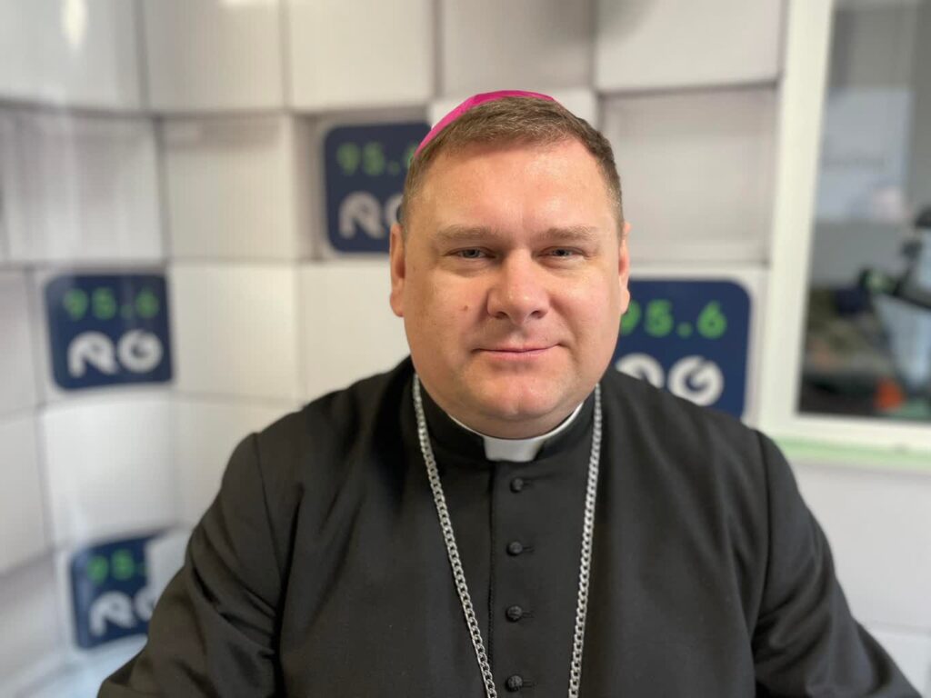 biskup pomocniczy diecezji zielonogórsko – gorzowskiej Adrian Put