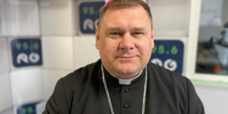 biskup pomocniczy diecezji zielonogórsko – gorzowskiej Adrian Put