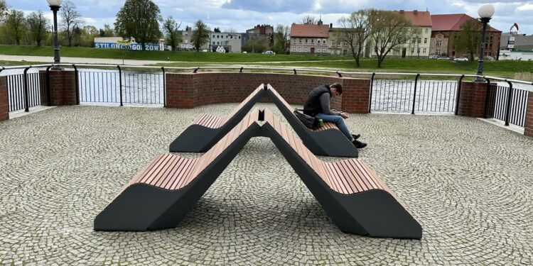 Na bulwarze pojawiły się leżaki