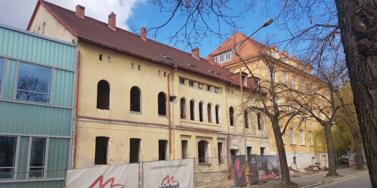 Żółty budynek przy ul. Szpitalnej w Gorzowie nie zostanie rozebrany
