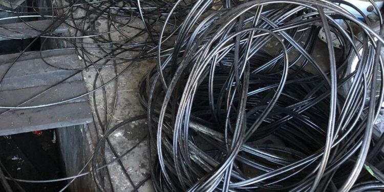 Kradli kable telekomunikacyjne pod Zieloną Górą. Mogą trafić do więzienia na 5 lat