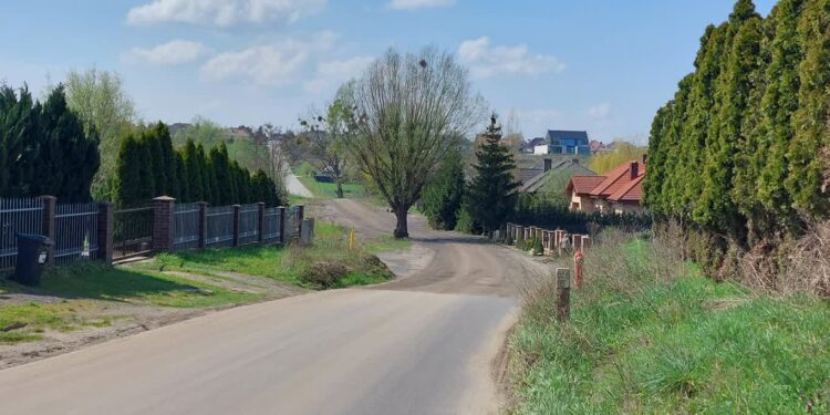 Będzie asfalt na drogach gruntowych