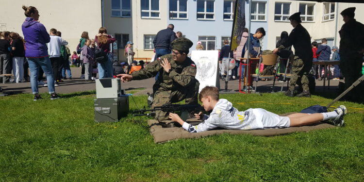 Piknik z wojskiem w SP 15 w Gorzowie