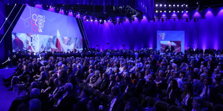 Poseł Ast o propozycji 800+