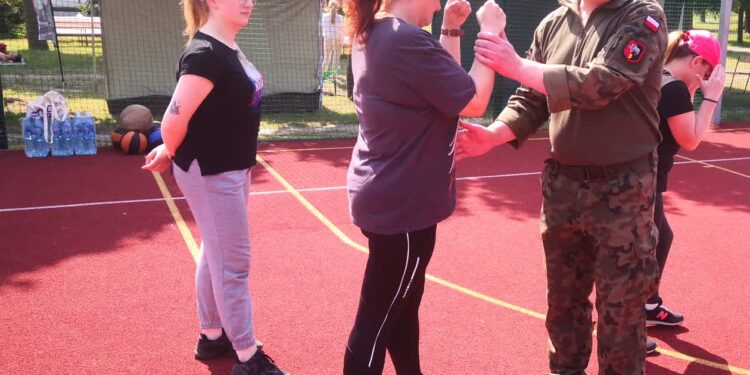 „Samoobrona kobiet – zaufaj wojsku”