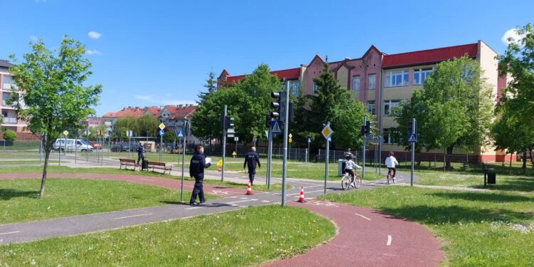 Zasady ruchu drogowego znają na medal