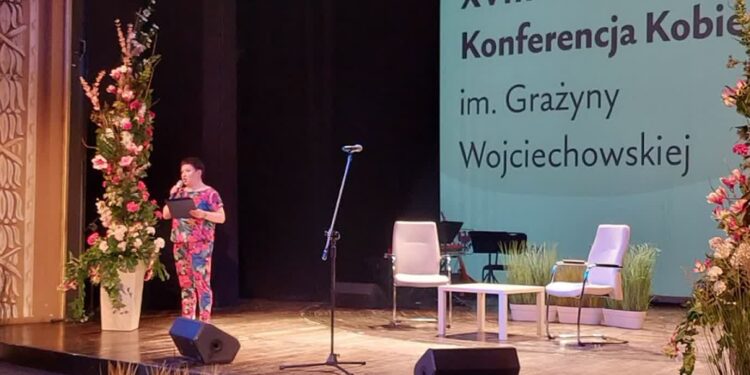 Konferencja o kobietach i dla kobiet
