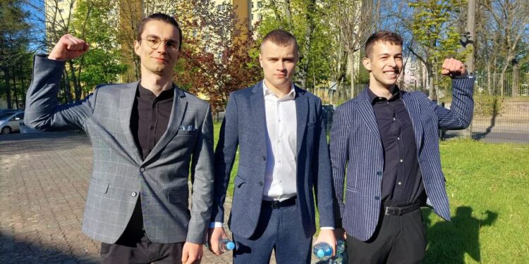 Z drżącym głosem, ale i uśmiechem na ustach. Gorzowscy maturzyści piszą egzamin dojrzałości