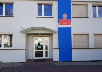 Młodzi ludzie „cierpią i są w ciągłej pogardzie”. Gdzie szukać pomocy w problemie?