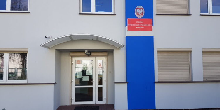 Młodzi ludzie „cierpią i są w ciągłej pogardzie”. Gdzie szukać pomocy w problemie?