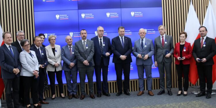 Rektor AJP odznaczona medalem „Sapientia et Veritas"