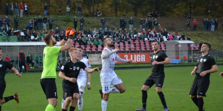 W środę Stilon z Cariną, czyli walka o górną połowę tabeli