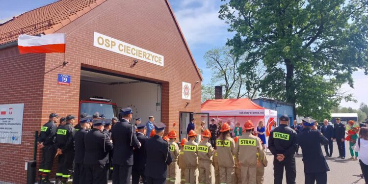 Otwarcie remizy dla ochotników z Ciecierzyc