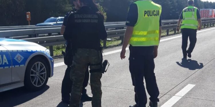 Zakończyły się działania polskich funkcjonariuszy na miejscu wypadku autokaru