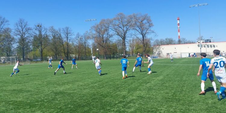 Stilon w środku tabeli makroregionalnej ligi juniorów