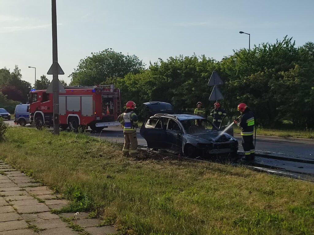 Spalony samochód na Górczyńskiej