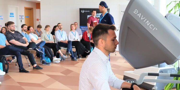 Chirurdzy ujarzmiali robota da Vinci. Gorzowska lecznica zna wartość nowoczesnych technik leczenia [ZDJĘCIA]