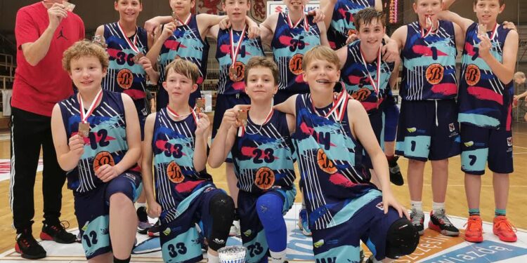 Koszykarze z Gorzowa Wlkp. z brązowymi medalami mistrzostw Polski
