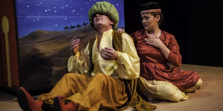 Tajemniczy turban na początek sceny letniej dla dzieci