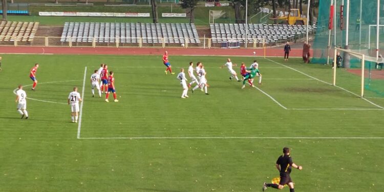 Przed derbami Lechia przetrzebiona, Warta skupia się na sobie