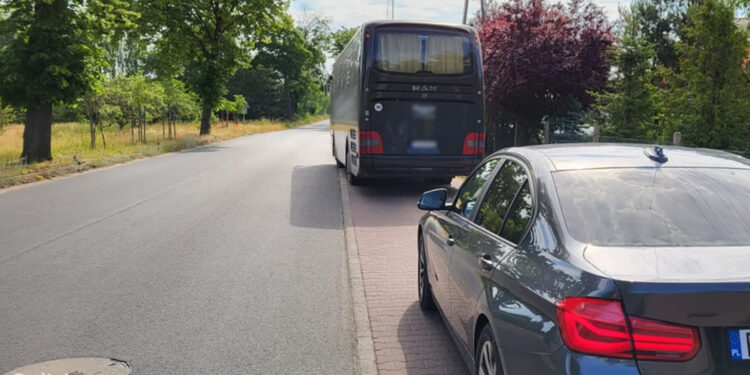 Nietrzeźwy kierowca autokaru chciał przewozić dzieci