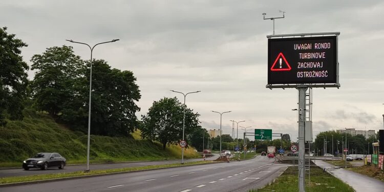 Tablice już ostrzegają przy Rondzie Gdańskim