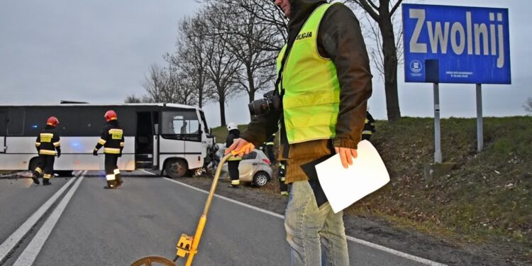 Bezpieczniej na polskich drogach. Zginęło 349 osób mniej
