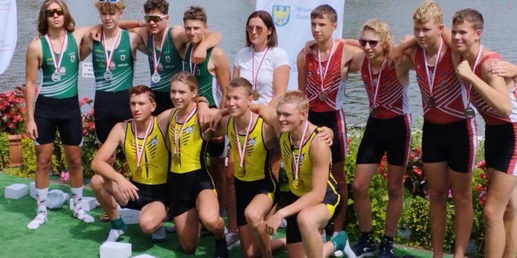 Kolejne krążki w kolekcji młodych wioślarzy