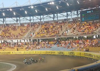 Stal wygrywa, świetny początek, jest bonus, Thomsen zostaje