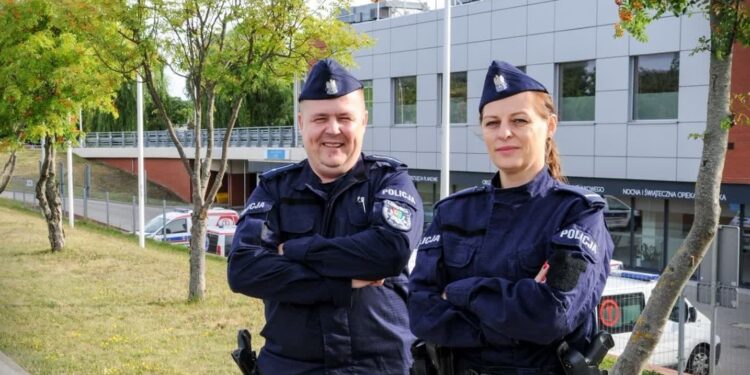 Policjanci pomogli w ratowaniu dwuletniego chłopca